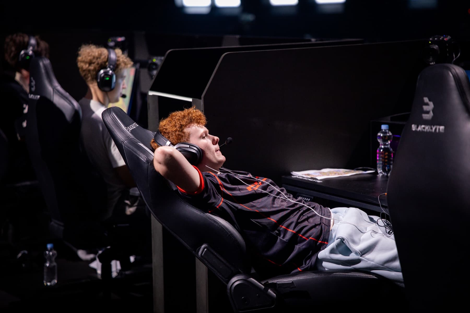An Elite Fortnite player at a tournament station