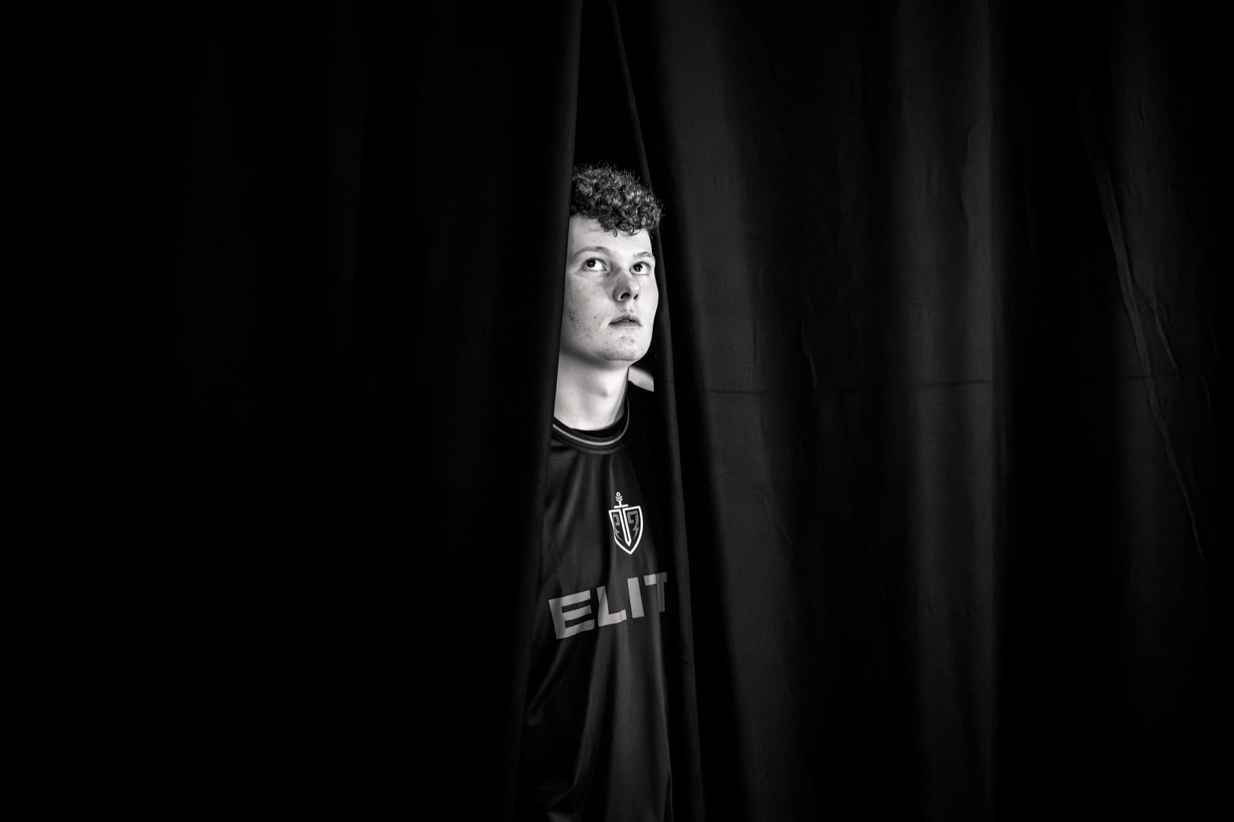 An Elite player waits backstage before a match.